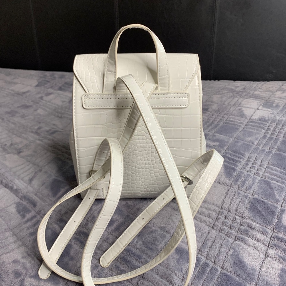 White backpack - Picture 3 of 5